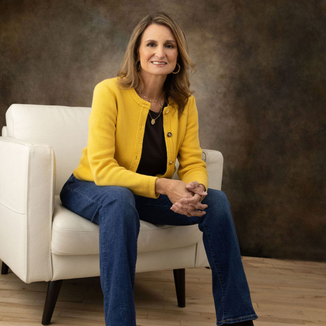 I cannot wait to help you discover your best color season and individual style! 